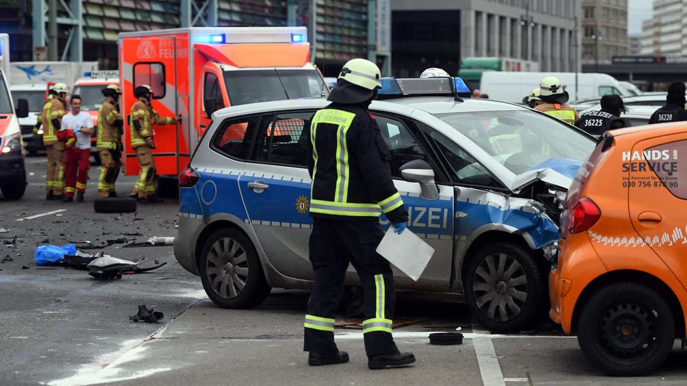 Tödlicher Crash mit Streifenwagen: Ein Polizist ist in Berlin angeklagt worden. (Archivbild)