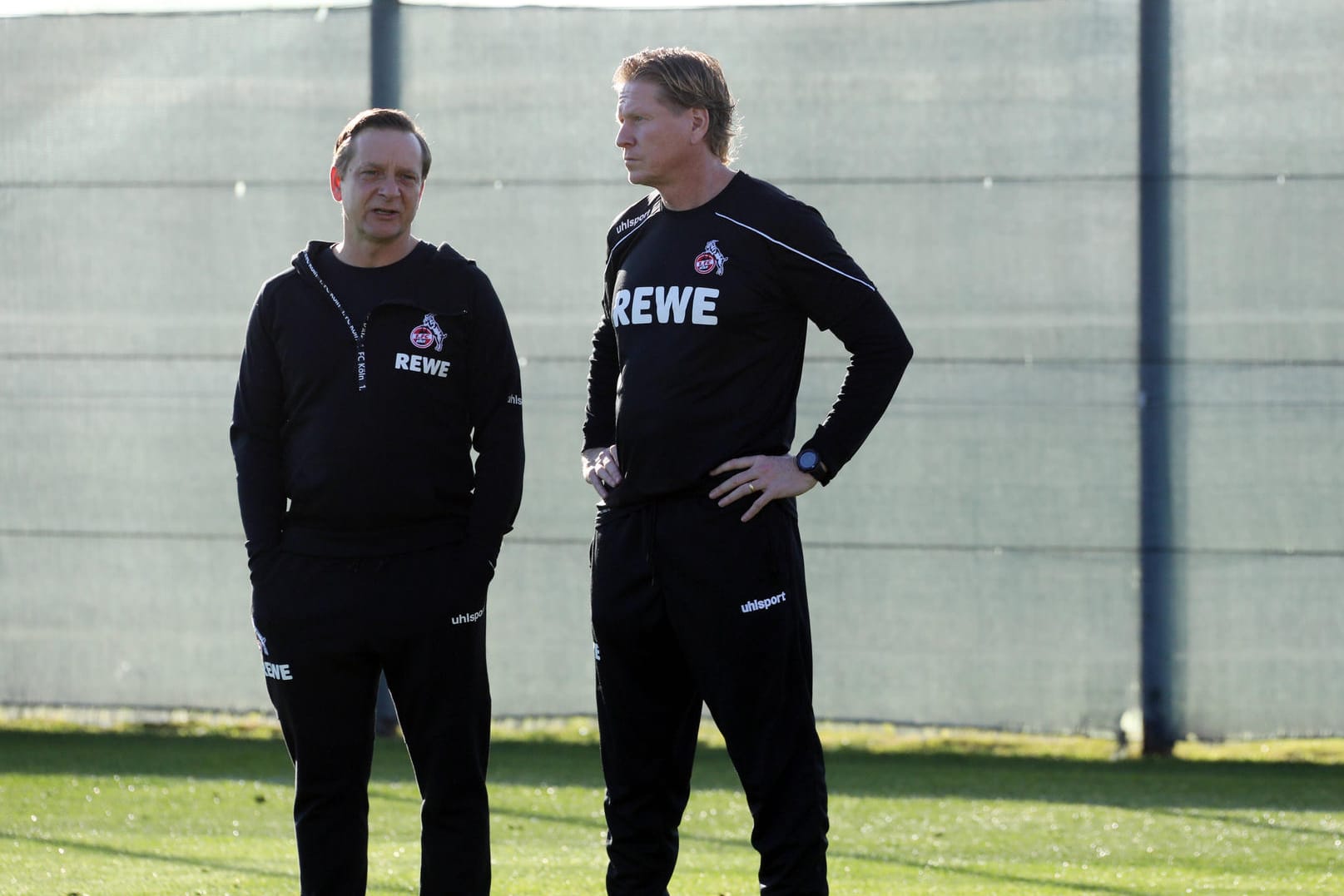 Horst Heldt und Markus Gisdol im Trainingslager in Spanien: Die beiden arbeiten laut eigener Aussage gut zusammen.