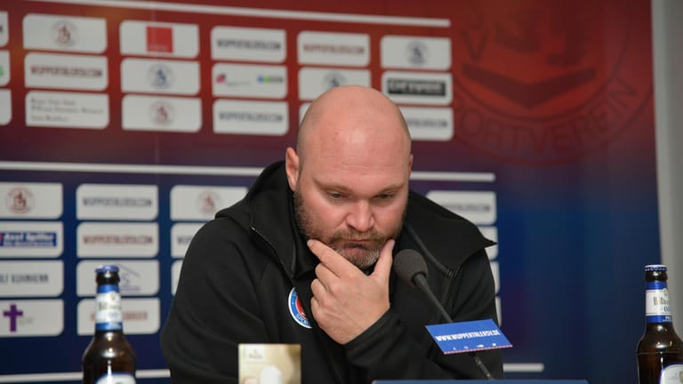 Alexander Voigt bei einer Pressekonferenz: Er verlässt den Wuppertaler SV.