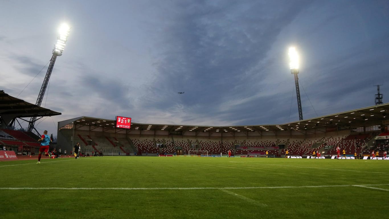Blick auf das Steigerwaldstadion: Rot-Weiß Erfurt hat offenbar wieder finanzielle Schwierigkeiten.