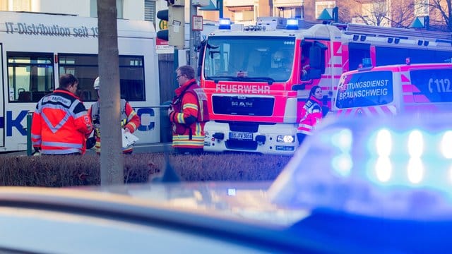 Rund 20 Kinder standen nach dem Unfall unter Schock und wurden von Sanitätern betreut.