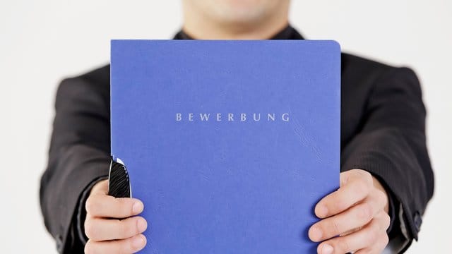 Werden Bewerber wegen ihrer ethnischen Herkunft abgelehnt, können sie nach dem Allgemeinen Gleichbehandlungsgesetz (AGG) eine Entschädigung geltend machen.