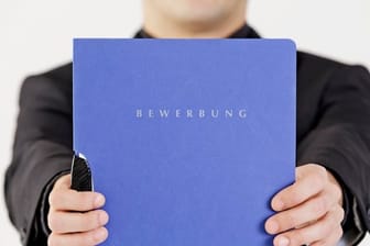 Werden Bewerber wegen ihrer ethnischen Herkunft abgelehnt, können sie nach dem Allgemeinen Gleichbehandlungsgesetz (AGG) eine Entschädigung geltend machen.