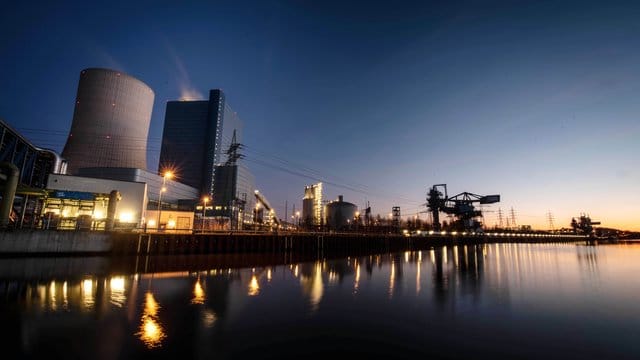 Der Bund, die Kohle-Länder und die Kraftwerksbetreiber hatten sich bei ihren Verhandlungen über den Fahrplan für den Kohleausstieg in Deutschland geeinigt. Der Bund, die Kohle-Länder und die Kraftwerksbetreiber hatten sich bei ihren Verhandlungen über den Fahrplan für den Kohleausstieg in Deutschland geeinigt.