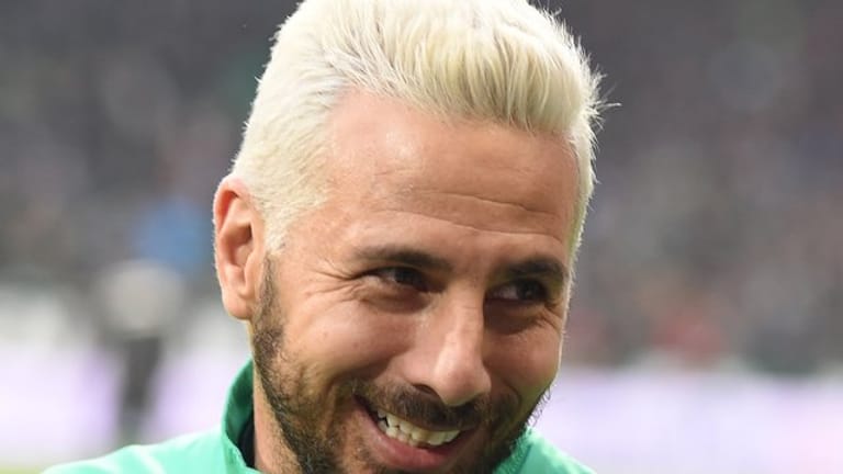 Will seine Karriere nicht mit dem Abstieg von Werder Bremen beenden: Claudio Pizarro.