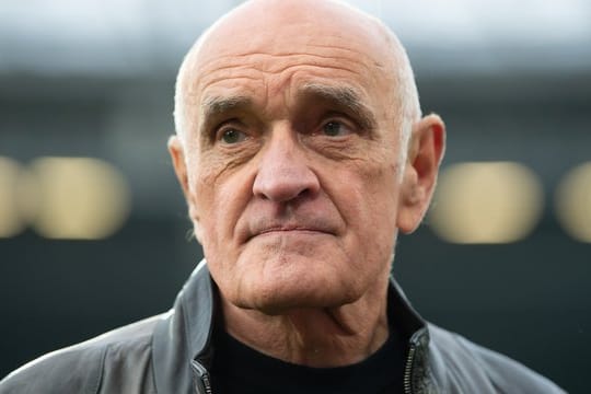 96-Boss Martin Kind verteidigte den Manager-Wechsel in Hannover.
