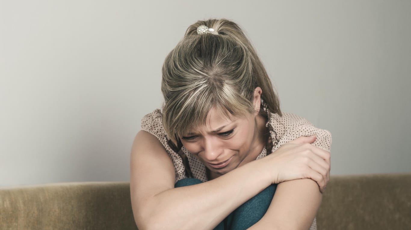 Weinen: in der Schockstarre nach einem schweren Verlust oder bei Depressionen wollen die Betroffenen manchmal weinen, können aber nicht.