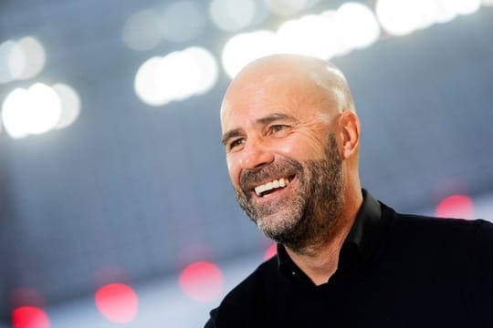 Hat seinen Vertrag bei Bayer vorzeitig verlängert: Trainer Peter Bosz.