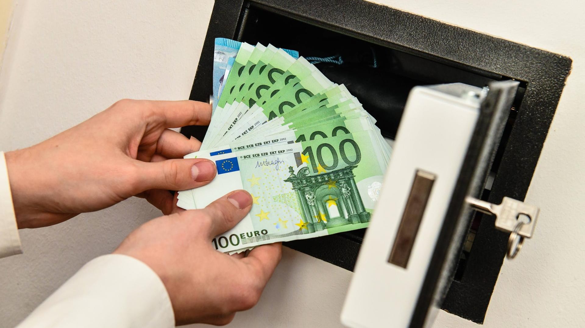 Geld: Aktien und Investmentfonds blieben weiterhin beliebt.