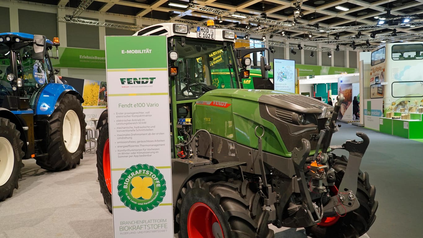 Traktor: E-Motoren und Hybridantriebe sollen die CO2-Bilanz der Landwirtschaft verbessern.