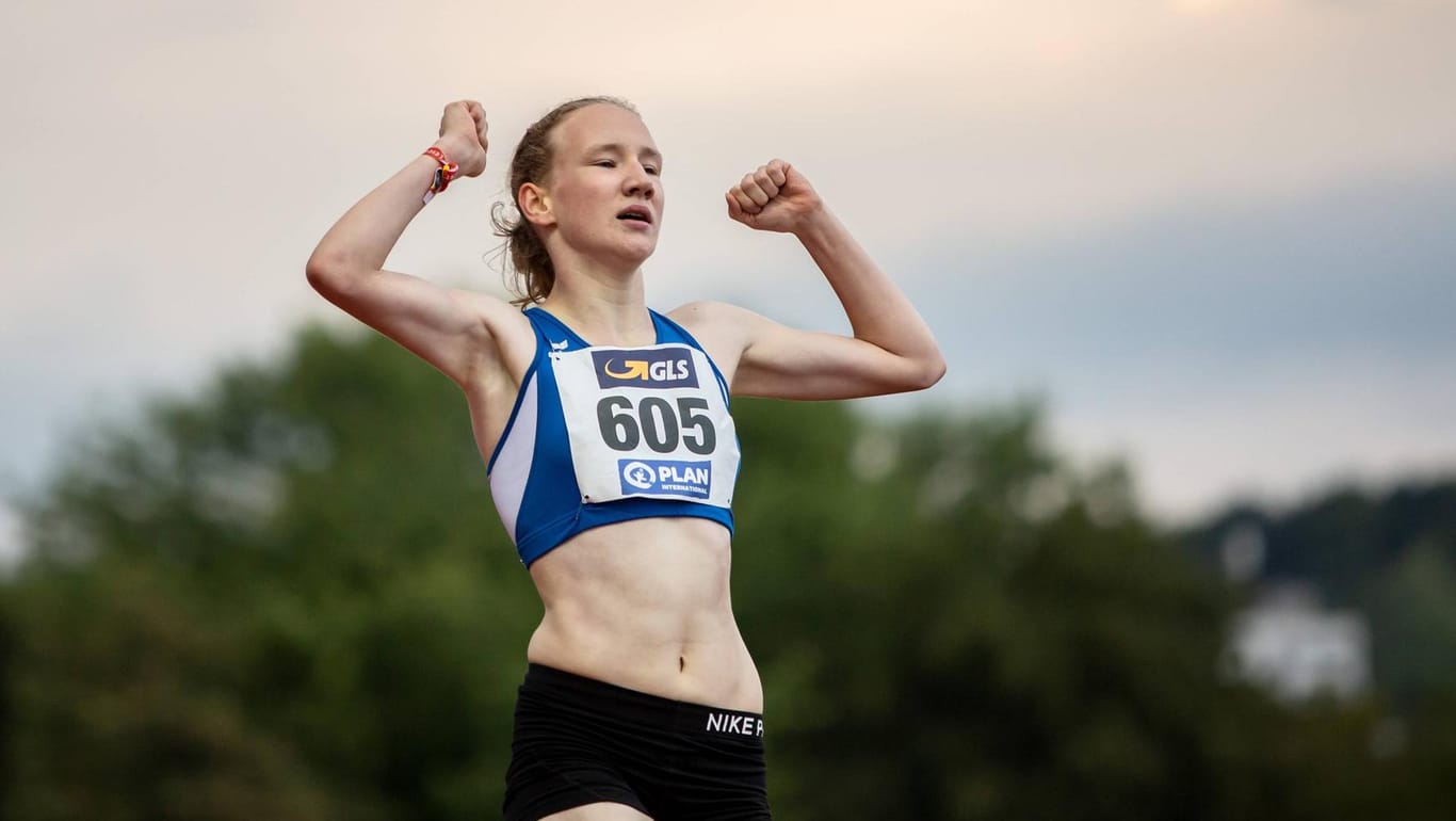 Deutsche Jugend-Meisterschaften in Ulm: Lisa Hausdorf feiert ihren ersten deutschen Meistertitel über 1.500 Meter.