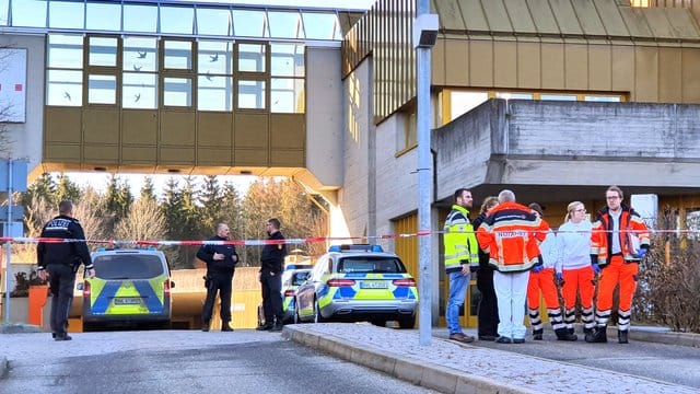 Die Messerattacke im Jobcenter von Rottweil war vom mutmaßlichen Täter im Internet angekündigt worden.