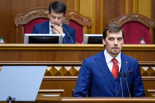 Alexej Gontscharuk bleibt trotz seines Rücktrittsgesuchs im Amt.
