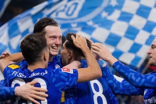 Die Schalker besiegten Borussia Mönchengladbach zum Rückrunden-Auftakt mit 2:0.