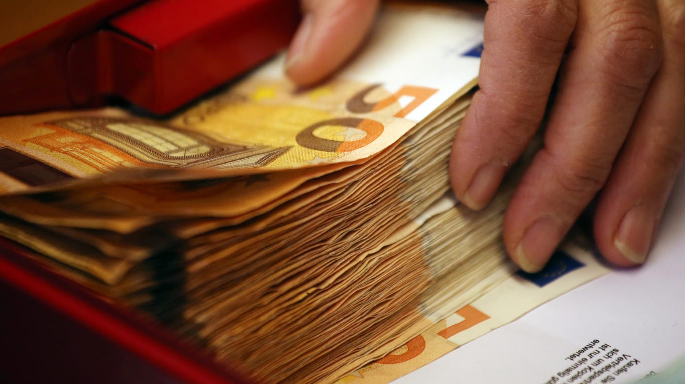 50-Euro-Scheine in einer Geldkassette (Symbolbild): Immer mehr Deutsche können sich einen Alltag ohne Bargeld vorstellen.