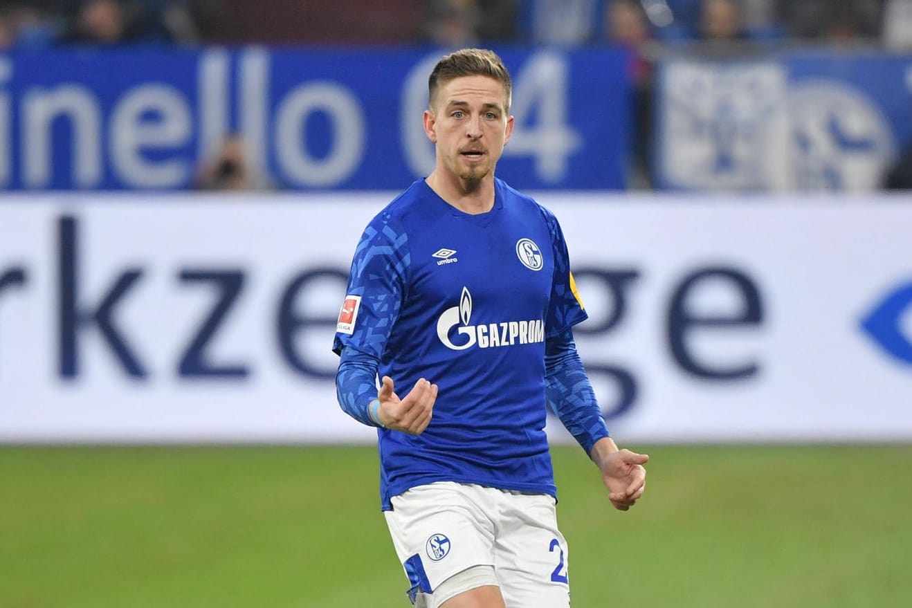 Bastian Oczipka: Der Linksverteidiger hat seinen Vertrag auf Schalke verlängert.