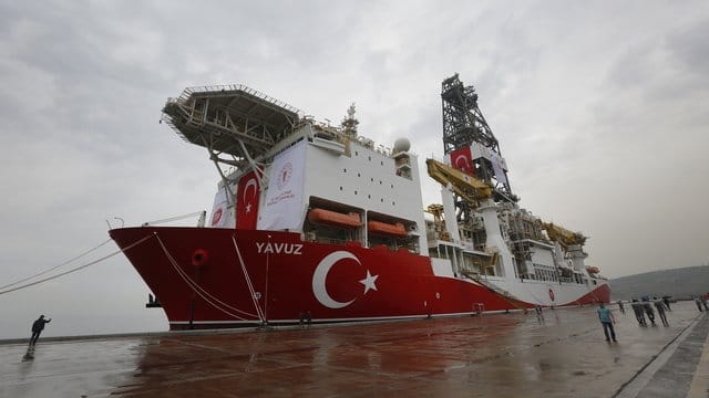 Das türkische Bohrschiff "Yavuz": Der Gasstreit mit Zypern im Mittelmeer führt jetzt zu einer Kürzung der EU-Beitrittshilfen. Das türkische Bohrschiff "Yavuz": Der Gasstreit mit Zypern im Mittelmeer führt jetzt zu einer Kürzung der EU-Beitrittshilfen.