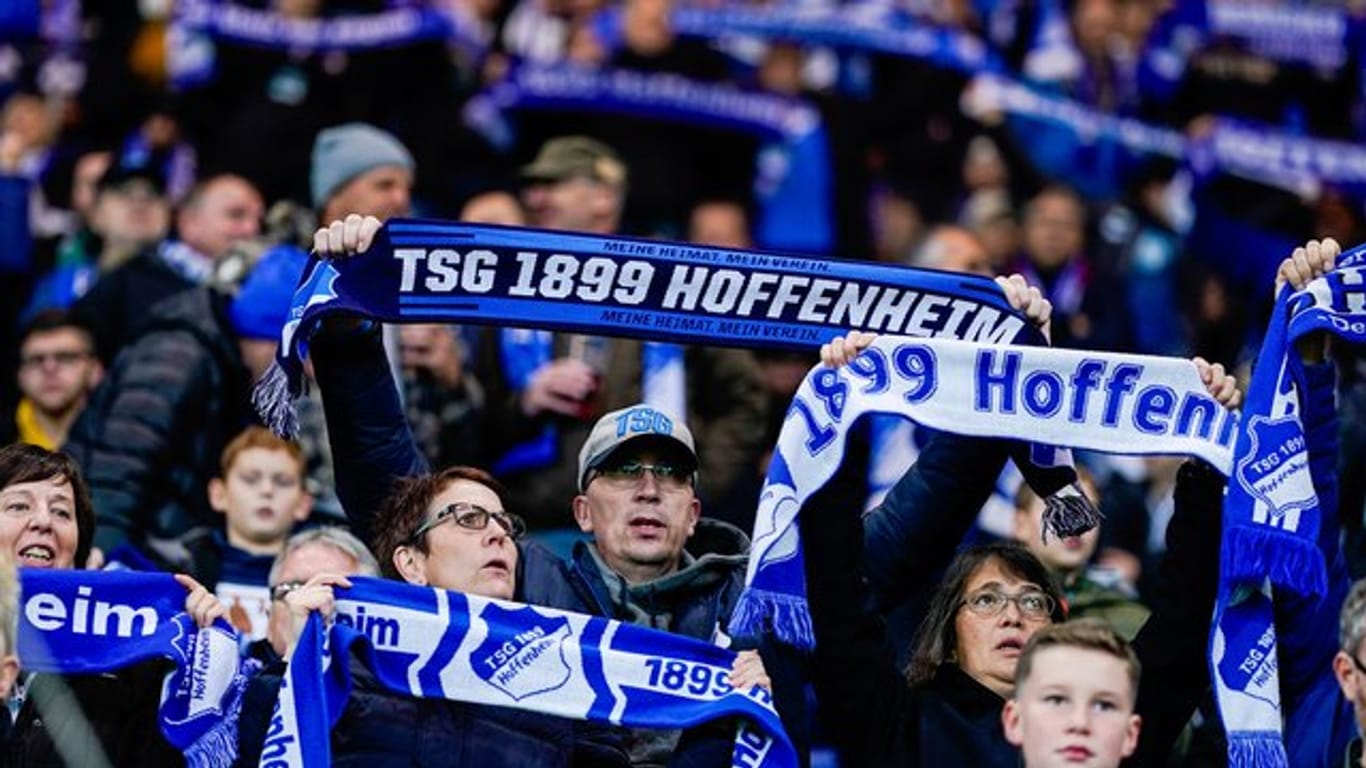 Den Hoffenheim-Fans passt die Stadionmusik vor dem anpfiff nicht.