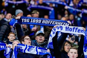Den Hoffenheim-Fans passt die Stadionmusik vor dem anpfiff nicht.