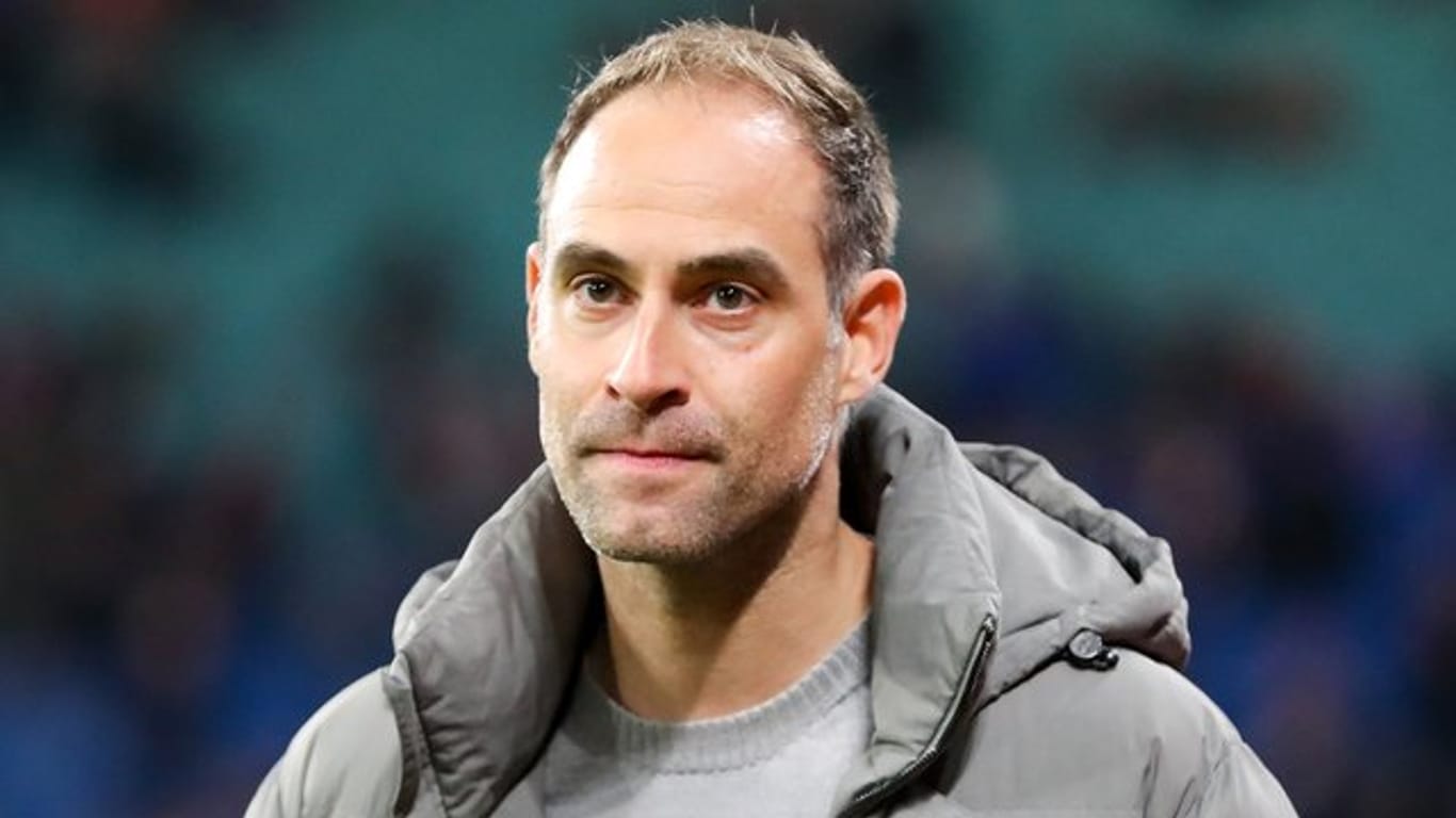 RB Leipzigs Geschäftsführer Oliver Mintzlaff trauert einer möglichen Verpflichtung des Stürmers Haaland nicht nach.