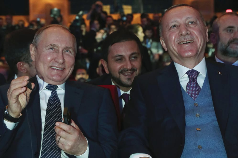 Erdogan und Putin stehen sich politisch nah, trotzdem verfolgen Russland und die Türkei in Regionalkonflikten oft unterschiedliche Interessen.