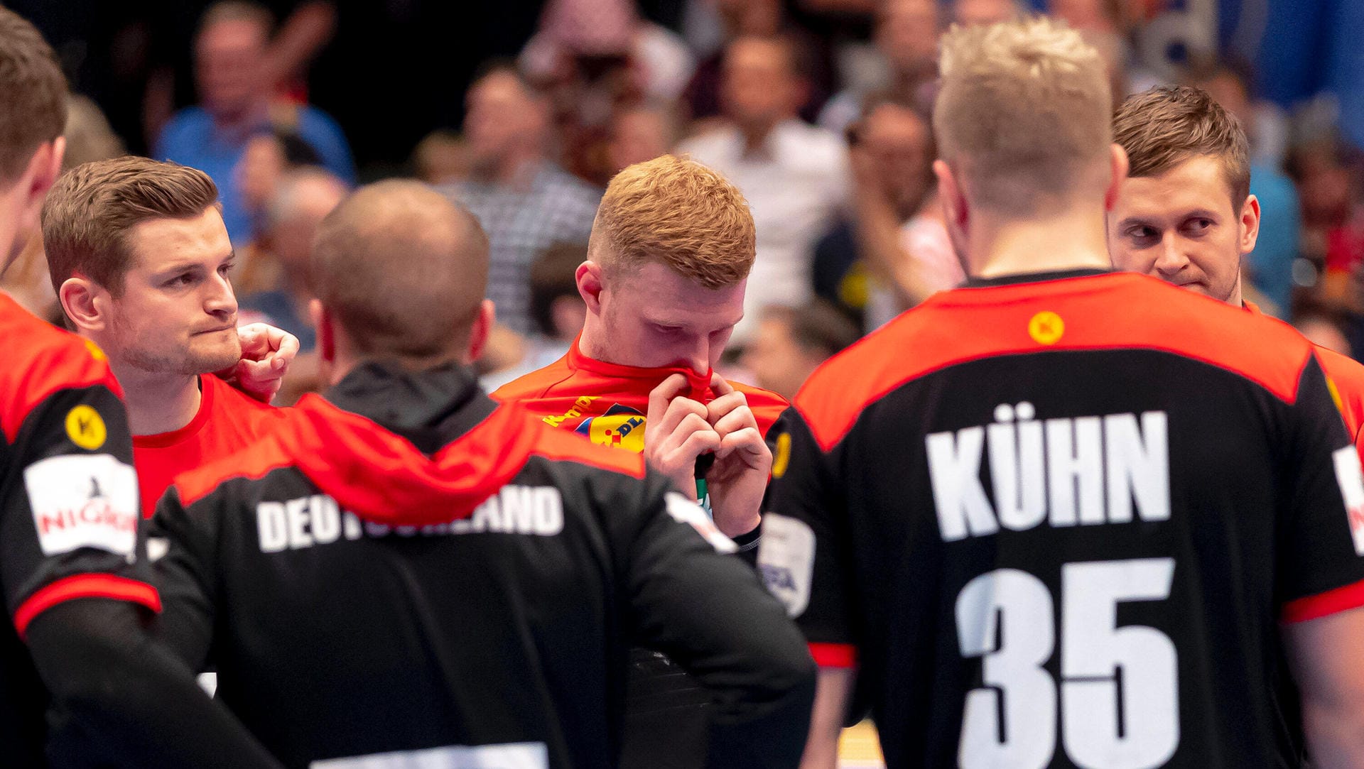 Niedergeschlagen nach dem Last-Minute-K.o gegen Kroatien: Das DHB-Team.