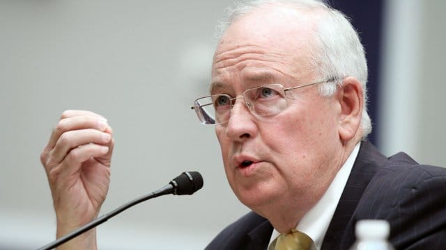 Ken Starr, der Sonderermittler im Amtsenthebungsverfahren gegen den damaligen US-Präsidenten Clinton, wird dem Team der Trump-Verteidiger angehören. Ken Starr, der Sonderermittler im Amtsenthebungsverfahren gegen den damaligen US-Präsidenten Clinton, wird dem Team der Trump-Verteidiger angehören.
