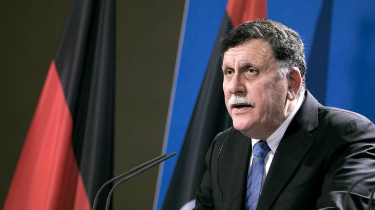 Libyens Ministerpräsident Fajis al-Sarradsch (Archivbild): Eine internationale Schutztruppe müsse eingreifen, falls die Kämpfe im Land weitergingen. Bei der Berliner Libyen-Konferenz soll jetzt ein Durchbruch erzielt werden.