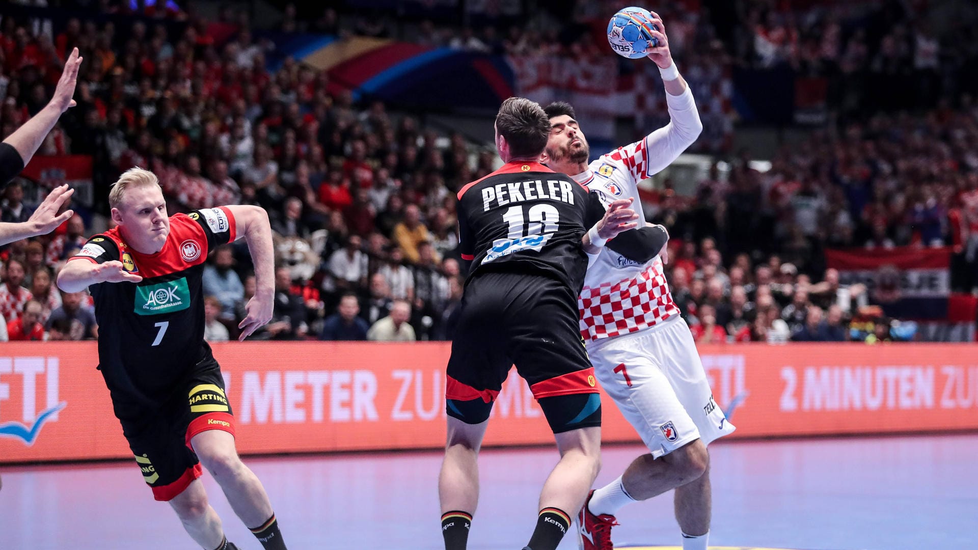 Hendrik Pekeler: Bei der Handball-EM trug auch eine 2-Minuten-Strafe kurz vor Schluss zur deutschen Niederlage gegen Kroatien bei.