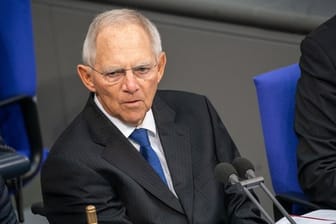 Schiedsrichter: Bundestagspräsident Wolfgang Schäuble ist für das Verhängen von Ordnungsrufen zuständig.