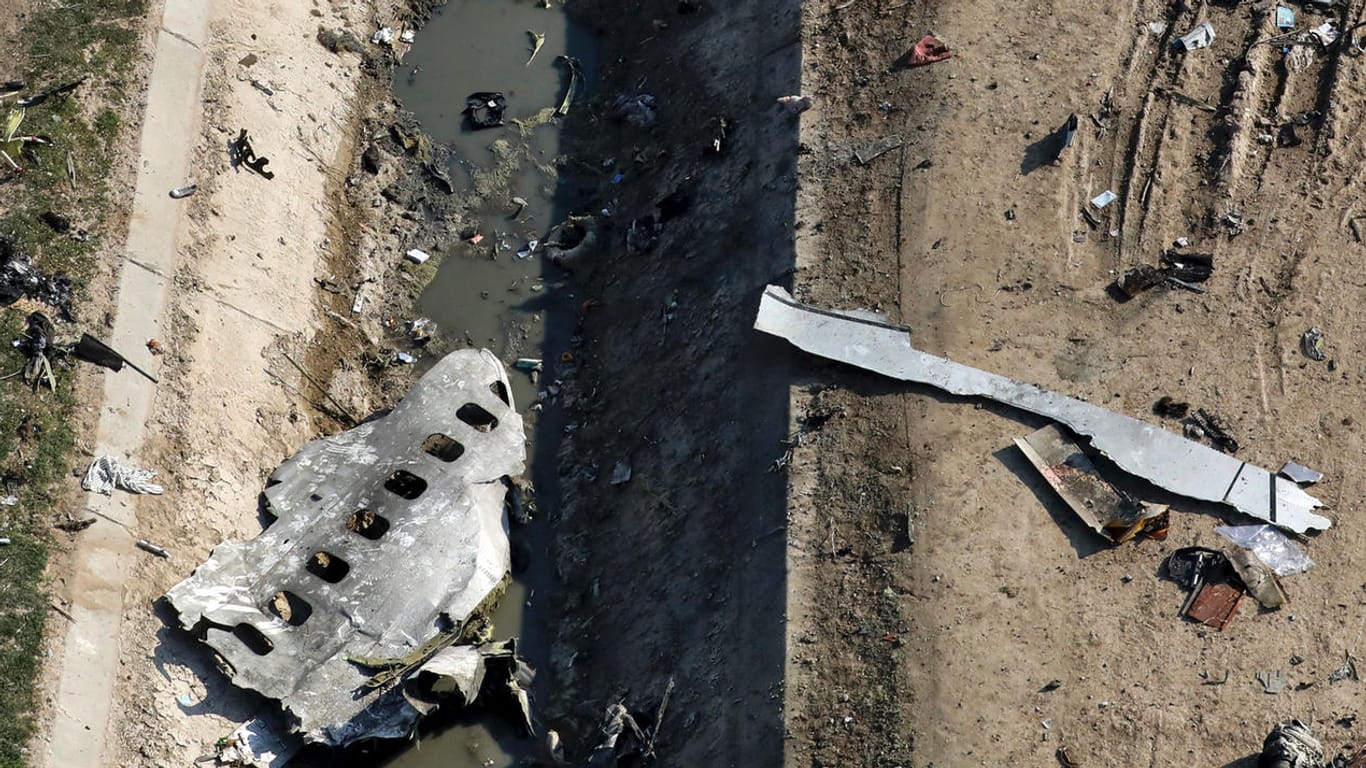 Trümmerteile der abgeschossenen Maschine im Iran: Alle 176 Insassen des Flugzeugs kamen ums Leben.