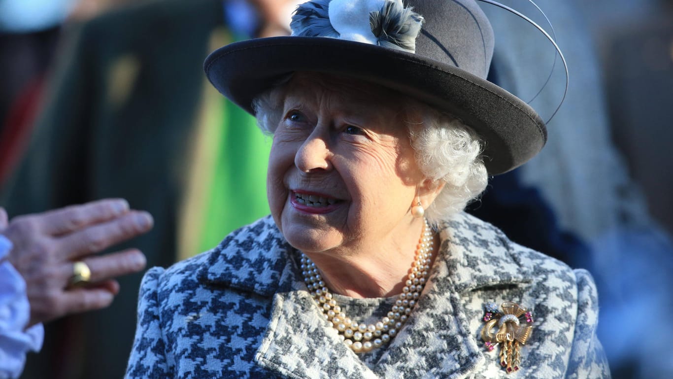 Queen Elizabeth II.: Sie nahm am Sonntag am Gottesdienst nahe ihres Landsitzes in Sandringham teil.