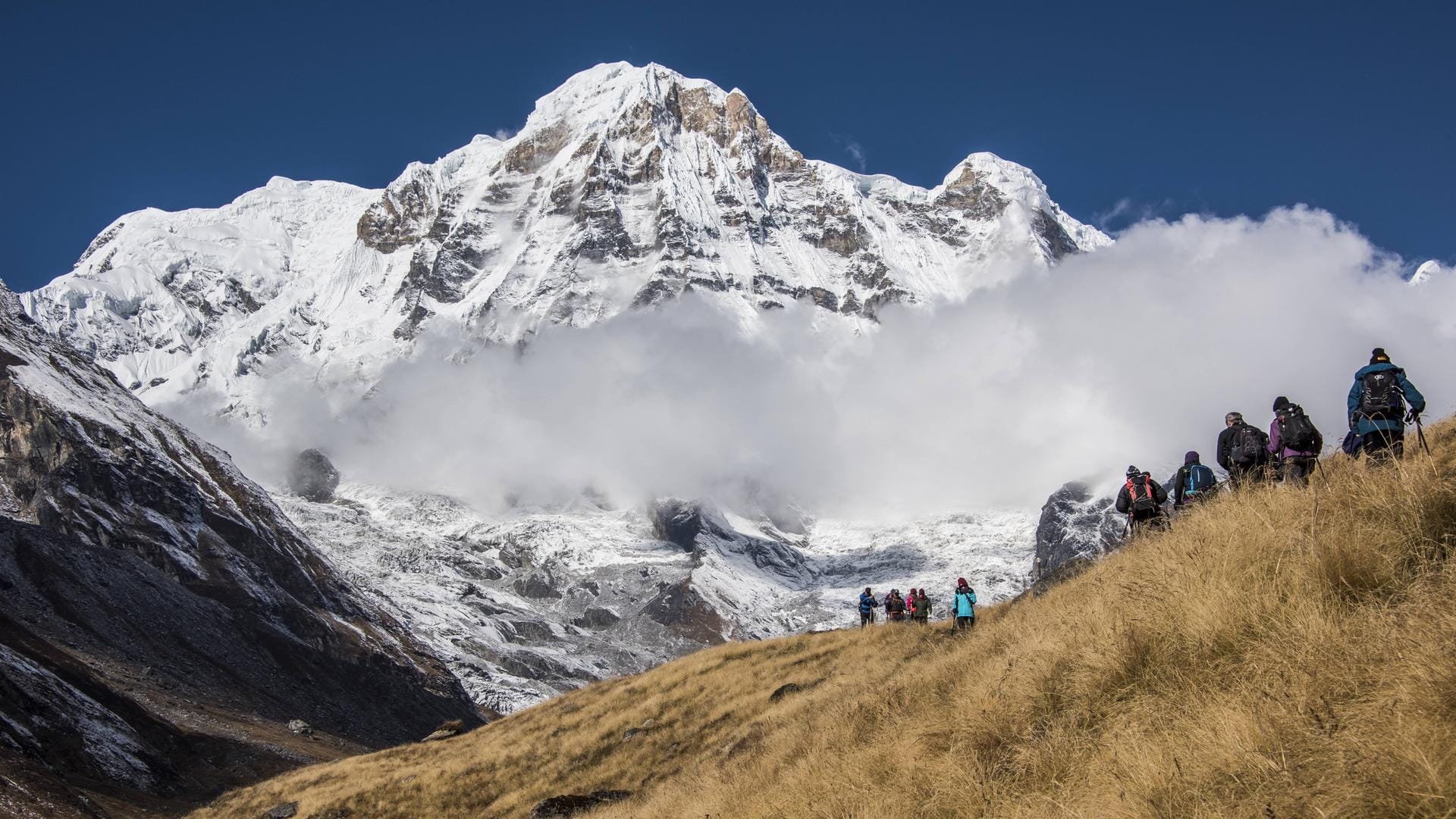 Wanderer auf dem Weg ins Annapurna Base Camp: Das Gebiet rund um den 8.000er ist bei Touristen beliebt. (Symbolbild) Wanderer auf dem Weg ins Annapurna Base Camp: Das Gebiet rund um den 8.000er ist bei Touristen beliebt. (Symbolbild)