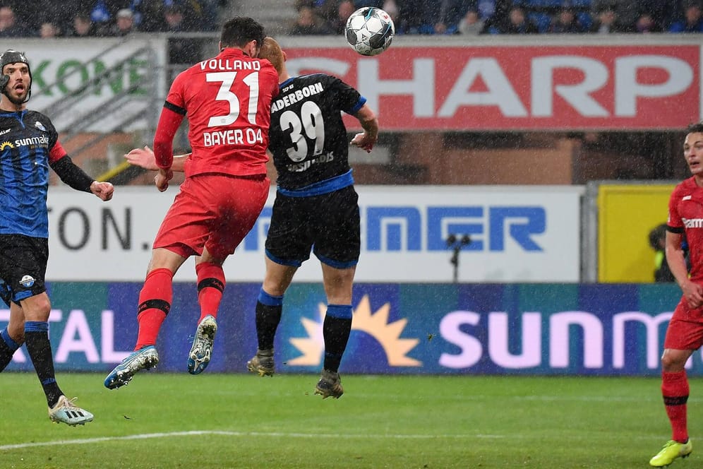 Erfolgreicher Leverkusen-Stürmer: Kevin Volland (l.) erzielte zwei Treffer gegen Paderborn.