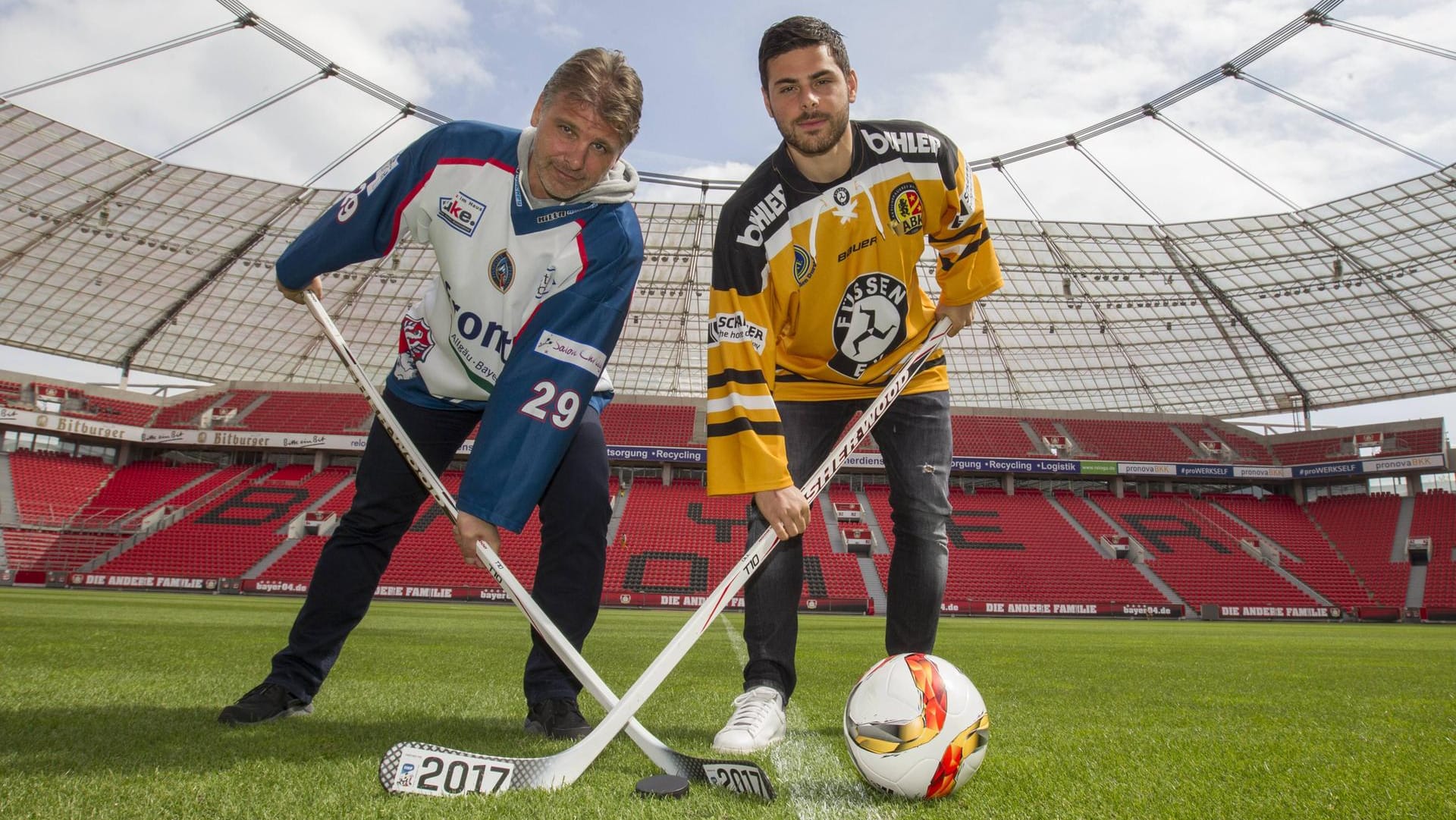 Kevin Volland (r.) mit Vater Andreas, der Nationalspieler im Eishockey war.