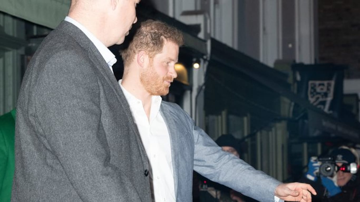 Prinz Harry verlässt den Ivy Chelsea Garden in London nach einem privaten Dinner für seine Wohltätigkeitsorganisation Sentebale.