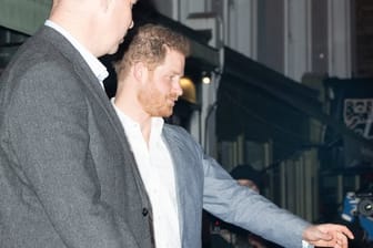 Prinz Harry verlässt den Ivy Chelsea Garden in London nach einem privaten Dinner für seine Wohltätigkeitsorganisation Sentebale.