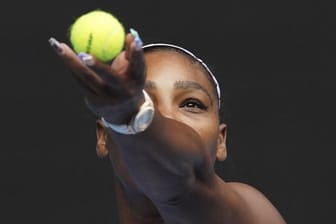 Hatte am Eröffnungstag der Australian Open keine Probleme mit der Luft: Serena Williams in Aktion.