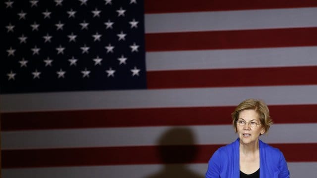 Die demokratische Präsidentschaftskandidatin, Elizabeth Warren, Senatorin für Massachusetts, spricht während einer Wahlkampfveranstaltung. Die demokratische Präsidentschaftskandidatin, Elizabeth Warren, Senatorin für Massachusetts, spricht während einer Wahlkampfveranstaltung.