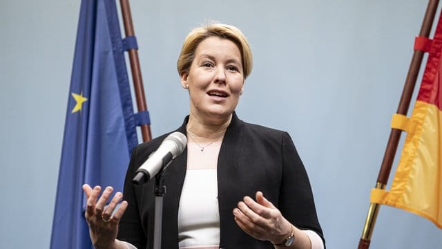 Franziska Giffey (SPD), Bundesministerin für Familie, spricht auf der Pressekonferenz zu Studienergebnissen zur Ganztagsbetreuung. Franziska Giffey (SPD), Bundesministerin für Familie, spricht auf der Pressekonferenz zu Studienergebnissen zur Ganztagsbetreuung.