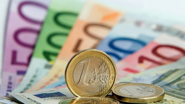 Immer mehr Arbeitnehmer zahlen in Deutschland den für Top-Verdiener gedachten Spitzensteuersatz. Immer mehr Arbeitnehmer zahlen in Deutschland den für Top-Verdiener gedachten Spitzensteuersatz.
