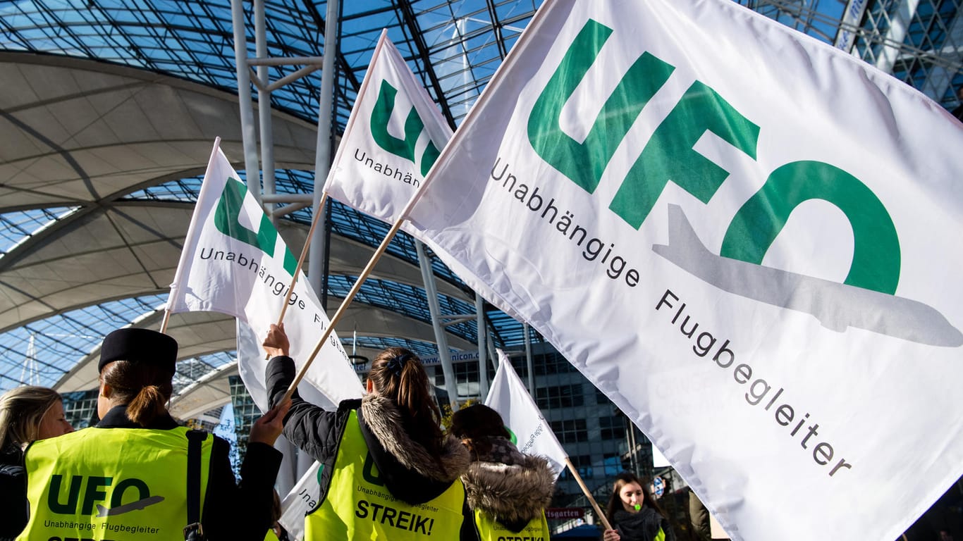 Streik: Der Lufthansa-Konzern will wieder mit der Flugbegleitergewerkschaft Ufo ins Gespräch kommen.