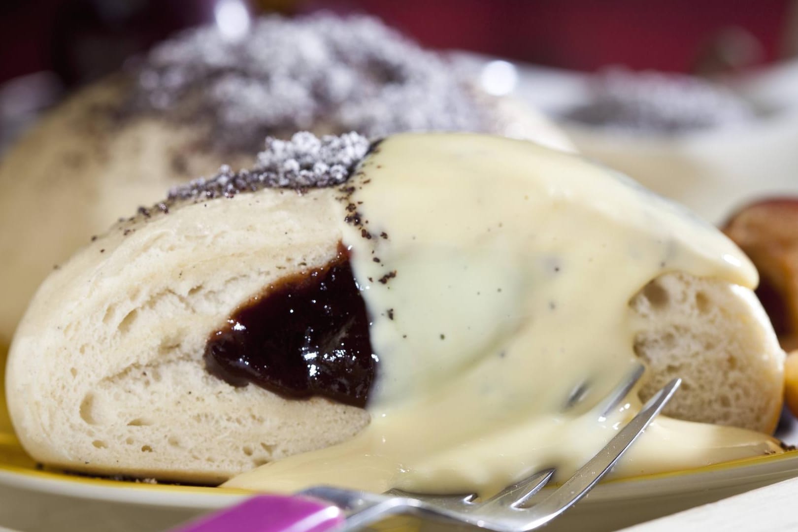 Germknödel: Die süße Hauptspeise wird immer warm serviert.