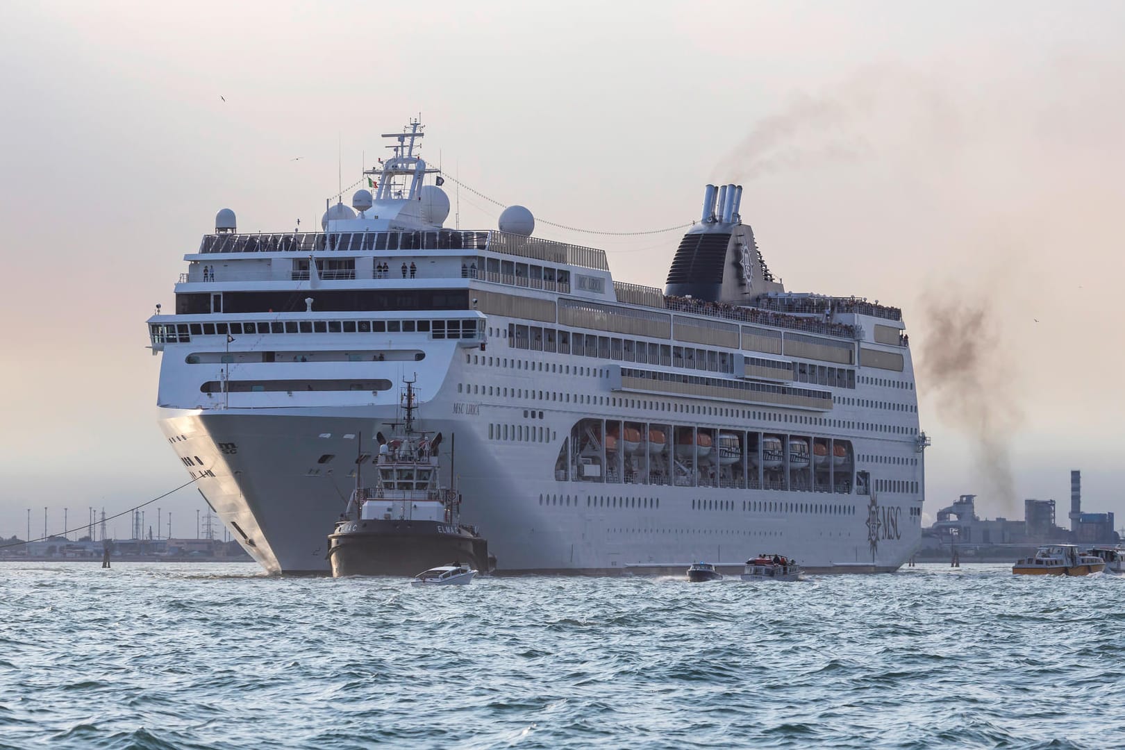 MSC Kreuzfahrtschiff: Die "Aida Nova" war 2018 das erste Kreuzfahrtschiff mit einem LNG-Antrieb.