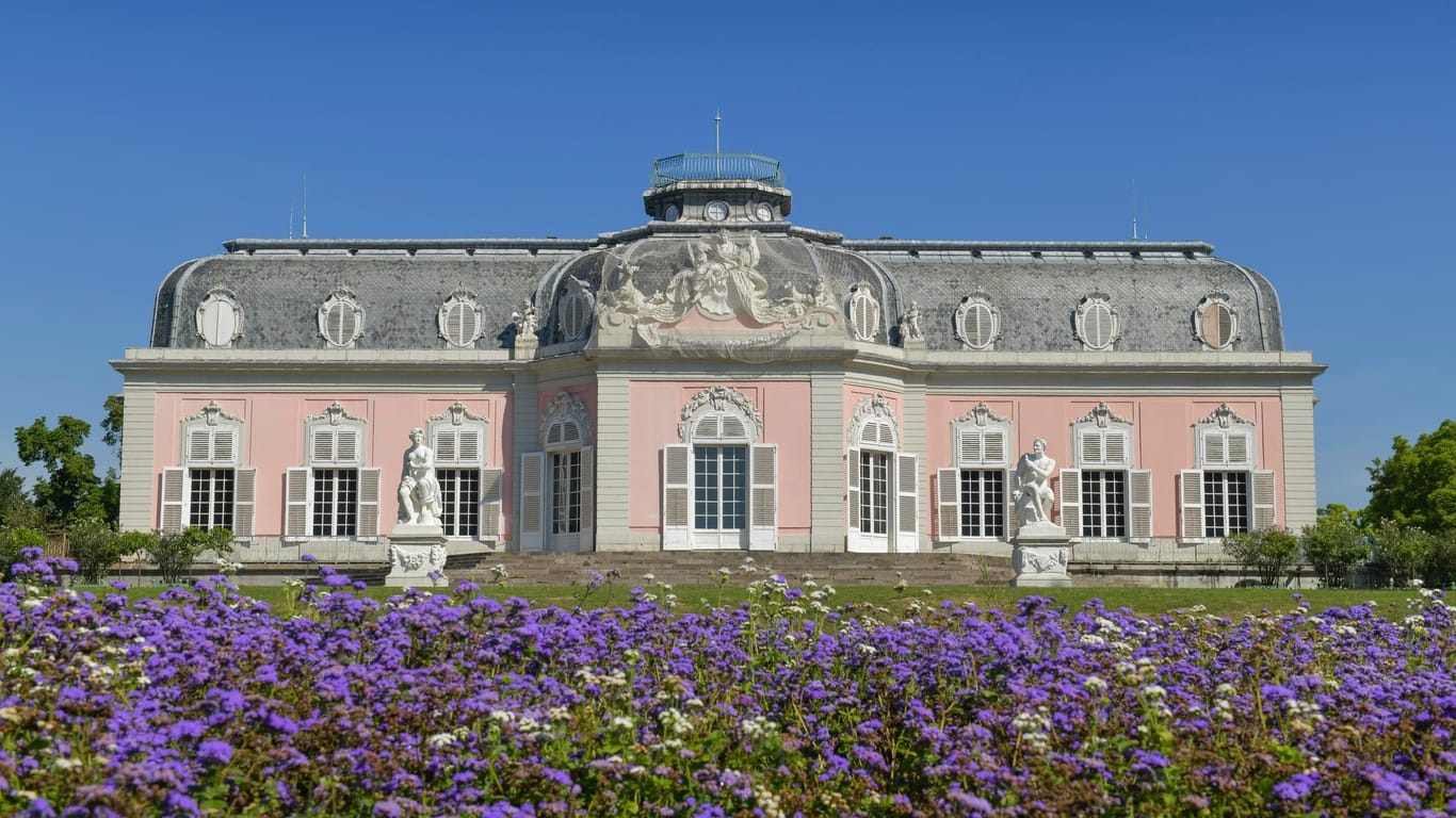 Schloss Benrath in Düsseldorf: Die Schlossanlage ist sowohl für Touristen als auch Düsseldorfern ein echtes Highlight.