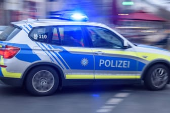 Retter in der Not: Beamte der Heidelberger Polizei haben eine Familie mit einem kranken Kleinkind durch den Stadtverkehr eskortiert. (Symbolfoto)