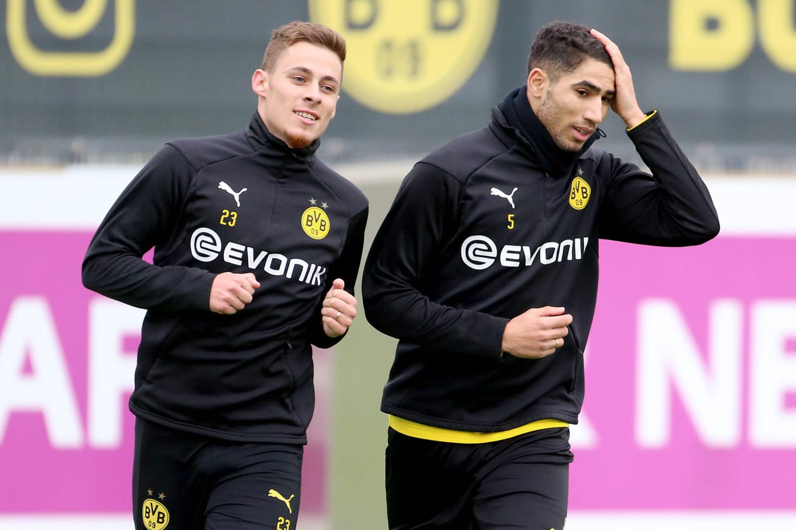 Thorgan Hazard und Achraf Hakimi von Borussia Dortmund: Einer der beiden sieht seine Zukunft nicht beim BVB.