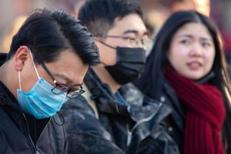 Menschen in Beijing: Ein neuartiges Virus aus China sorgt derzeit für Aufregung.