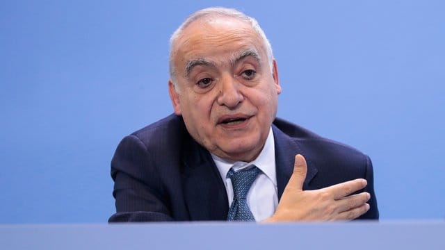 Der UN-Sondergesandte Ghassan Salamé spricht sich gegen den Einsatz einer internationalen Friedenstruppe in Libyen aus. Der UN-Sondergesandte Ghassan Salamé spricht sich gegen den Einsatz einer internationalen Friedenstruppe in Libyen aus.