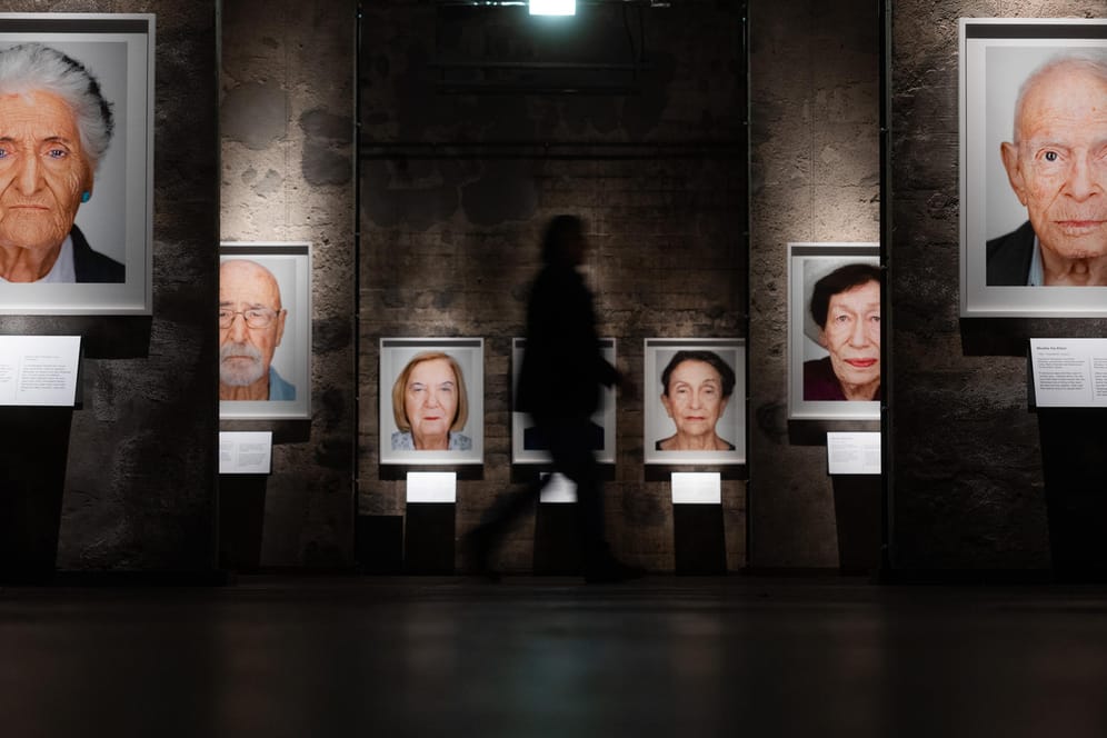 Die Ausstellung "Survivors": Der Künstler Martin Schoeller hat 75 Jahre nach der Befreiung des Konzentrations- und Vernichtungslagers Auschwitz-Birkenau 75 Holocaust-Überlebende in Israel besucht und porträtiert.